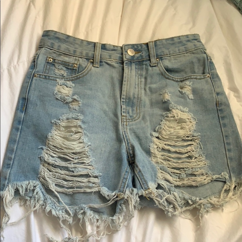 RIPPED DENIM SHORTS